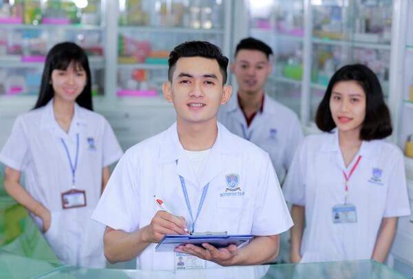 sinh viên cần có trang phục, tác phong, phong cách gọn gàng