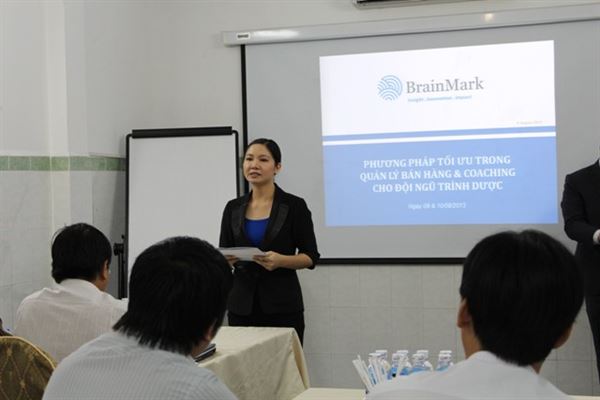 trình dược viên trau dồi kỹ năng phản biện khách hàng