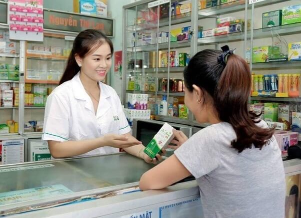 Dược sĩ nhà thuốc - Tư vấn cho khách hàng